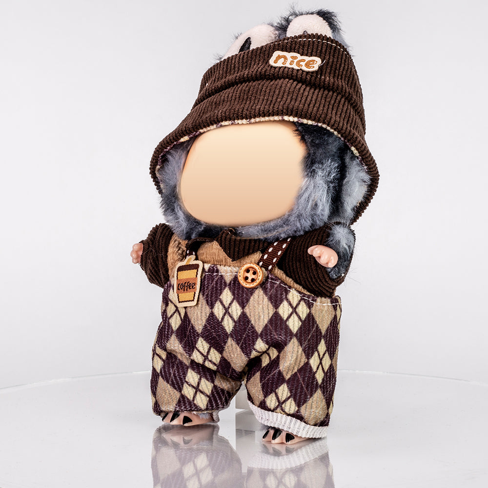 Vintage Outfit – Old-Money-Top mit Latzhose & Warmer Mütze